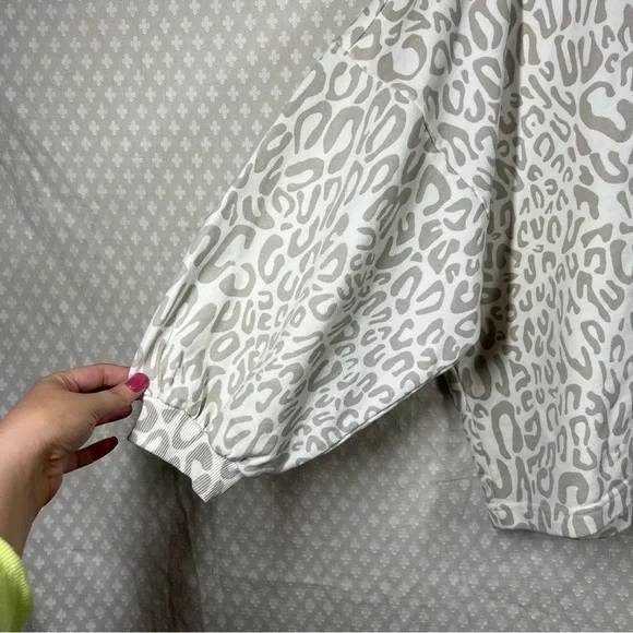 Rebecca‎ Minkoff Cream Grey Leopard Print Sweatshirt - Picture 3 of 6